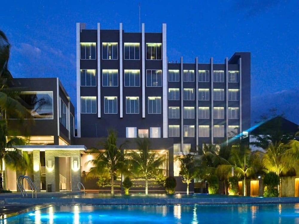 阿斯顿戈伦塔洛别墅酒店 Gorontalo 外观 照片